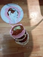 Ну раз пост дублируется, считаю возможным продублировать комментарий)) Из моих два. 90-е. Пришли с мамой с рынка. Голодные, пыльные, уставшие - всё как положено. На скорую руку мама приготовила яичницу. Кухня небольшая, так, что сковороду можно перенести с плиты на стол, сидя на табуретке. Что мама и сделала. Мы, напомню, весь день не ели. А она шкворчит. Пахнет. И уже близко. И ровно на середине пути ручка (на сковороде штырь, и на него насажена деревянная круглая ручка с отверстием по всей длине, какой дурак это придумал) проворачивается, и вкусная, нежная, долгожданная блин яичница оказывается на полу. Ну чё, поржали, расстраиваться не было сил))) а второе просто на фото.