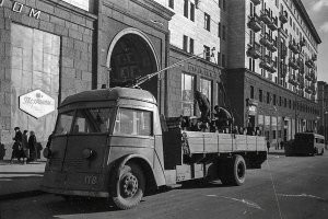 ЯТБ-1, номер 118, Москва, улица Горького. 1942 год.