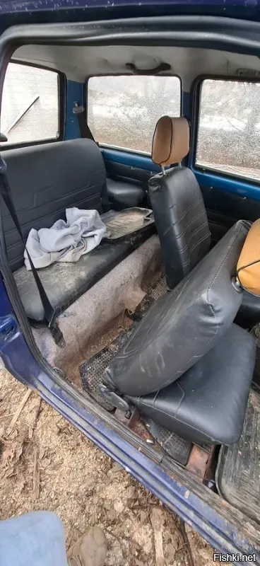 Вот самая дешевая, 55 рублей!! 97 год....Сын сгонял, посмотрел....Сказал в живую полный АД! Дверь закрываешь, днище осыпается!