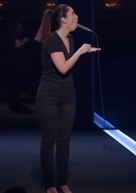 Юлия "Харасмент" на 14:15 (сами найдёте).
Засунула и вытащила. Правда глаз у неё как та странно пугающе задёргался, но концерт дальше шёл как нив чём не бывало.