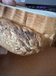 Люблю посмаковать крепкий чай с варенной сгущенкой и свежим хлебом.
Как заметил, сам не знаю, но это был последний кусочек  )