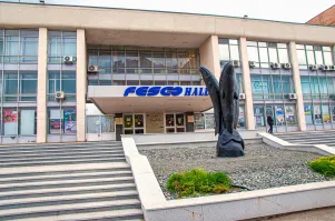 Во Владивостоке по этому поводу даже памятник установили