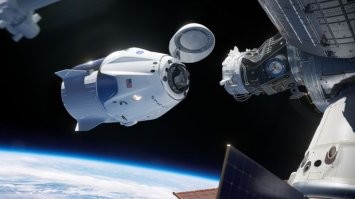 >> Как стыковать такой модуль например с МКС, на которой шлюзы имеют круглую форму. 
Как-то так (кстати, стыковочный узел - российского производства):