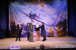 Минобразования Алтайского края разместило на здании плакат с шестипалым солдатом