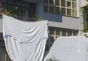 А вот и хозяйка нашлась.