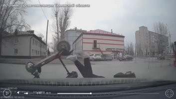 Взял самокат без разрешения и влетел в машину