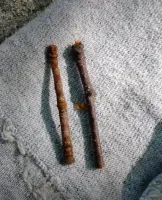 На этом фото есть личинка моли?..