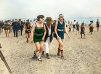 Я насчитал четверых задержанных в слишком коротких купальниках.