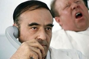 Да какой он стоматолог. Вот стоматолог...