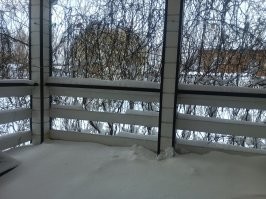 Ага. Апрель, а нас заносит снегом.