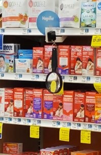 В наше время в телефоне есть и банковская карта и камера.
Карта - расплатиться за покупки. А камера - когда нужно прочитать что-то мелкое - наводишь на текст и увеличиваешь. Так что эта лупа уже лет 5-10 неактуальна.