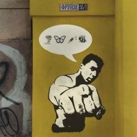Кошка, которая мастерски уворачивается от любой попытки её погладить