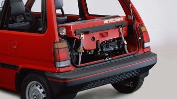 Почему бы не дополнить информацию, что такой компактный аппарат был сделан специально для комплектации хэтчбека Honda City?  
Это давало "дополнительные возможности по передвижению в каменных джунглях мегаполисов или в окрестностях кемпингов во время путешествий. "