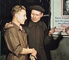 По такому случаю и комбез новый выписали.