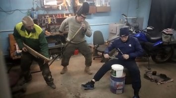 Для подобного заведения в самый раз.