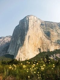 Экстремальный ночлег альпинистов прямо над пропастью