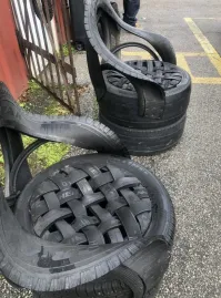 Это не талант, это глупость. Как сидеть на этом вонючем сооружении?