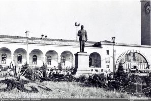 Вернуть памятник на жд Вокзал г.Симферополь