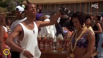 Романтик с большой дороги: мужчина приставил пистолет к голове девушки за отказ выпить с ним пива