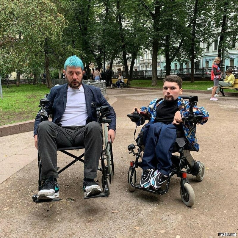 Он замуж за Мальвина Татьяныча вышел.