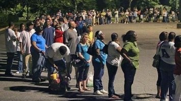 А это видимо от хорошей жизни пиндосы стоят за бесплатной жрачкой. А в германии уреезали все соц пособия, учат срать в пакеты, экономить на газе и воде. Хорошо живут. Ты хоть вообще имеешь предсттавление о том, что происходит в мире, или просто высрал? В германии закрылись заводы басф, после того,как перекрыли халявный газ. Ты даже по постам на фишках выводы не делаешь, а капитализм защищаешь.Ваш израиль тоже самое,цены повышаются,захват территорий палестины тоже бабло большое. Иначе бы сдохли там все.