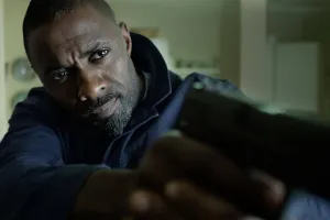 Ну сделали же Стрелка в Тёмной Башне чёрным. Причём Стивен Кинг, который неоднократно утверждал, что писал Стрелка с Клинта Иствуда, впоследствии одобрил выбор Идриса Эльба на роль.