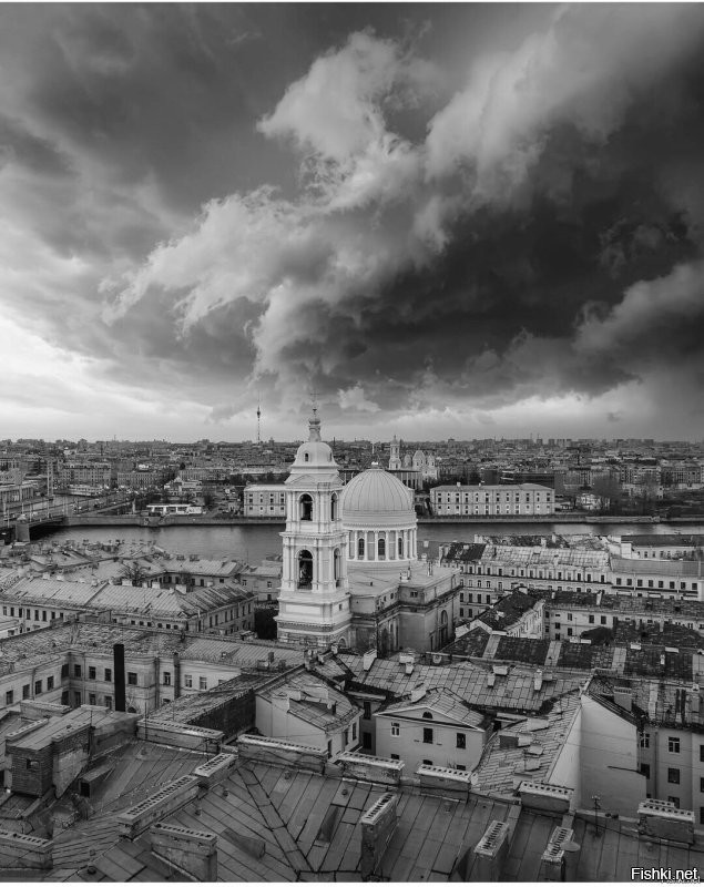 Зачем вообще раскрашивают фото Питера?
Оригинал же нормально смотрится...