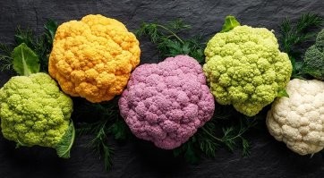 Она и правда (разно)цветная. Оранжевую и фиолетовую ел, ощущения те же.