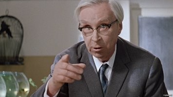 Красотку, изменившую внешность с помощью пластических процедур, задержали на границе