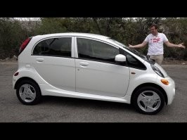 а я себе купил mitsubishi i miev, 2013 года, запас хода хватает на 110 км, купил за 1500 евро, мне хватает, на работу 8 км туда и обратно 8 км.