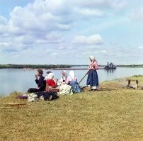 Пионером цветной фотографии в России был Сергей Прокудин-Горский.
Первые фотографии в цвете Прокудин-Горский сделал в 1902 году. 
С 1903 по 1916 год он составил "Коллекцию достопримечательностей Российской империи"   уникальное крупнейшее собрание цветных фотоснимков.

Первый  же цветной фотоснимок в мире был сделан в 1861 году.