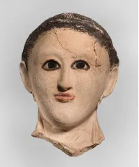 Мне одному показалось, что скульпторы немного косякнули с маской, видимо не особо уважали того кому она предназначалась