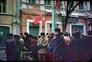 1978 год. Вряд ли это особо кому-то интересно. Качество низкое. Плёнка "8 мм. Когда оцифровывал, ещё нейросети не применялись.
Ну, и ещё фото в тех же времён и мест, пардон, ЛОКАЦИЙ. :)