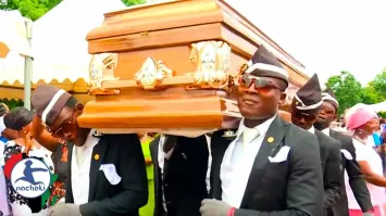 Воздушное шоу: на свадьбе гость повис на вертолёте