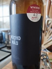 Решение всех проблем с винчиком.
Вчера естестно оббухался и за руль сесть не могу. Попросил девушку купить мне опохмела. И она купила.
Я лять никогда бы вино за 1,4  не купил на опохмел, но она не бухает и не шарит. 
Наклеечка от vivino просто офигенна. Если ребята не заиграются в коммерцию, будет проще покупать бухлишко.