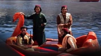 Да нормальные там пацаны... Весёлые...