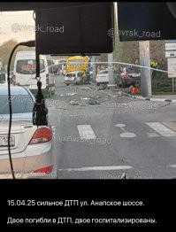 Вот это тоже в городе у нас всколыхнуло(давно таких аварий небыло в центре),один поворачивал в глаза трахаясь,другой летел как будто его в жопу епут.