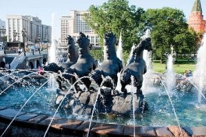 Одни лошадиные жопы на Манежке чего стоят!