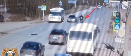 А не по встречке ли он обгонял ?