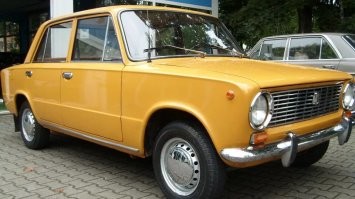 до 1975 диски были с круглыми отверстиями