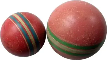 Вы забыли про звук: вначале специфичное дзинь с ударом, а потом резиной долго пахнет