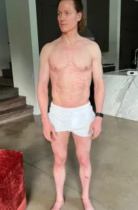 Брайн Джонсон,  миллиардер, решил побороть природу и просрал...
Брайн Джонсон, просто АХЪЕННИЙ ЧЕЛОВЕЧИЩЕ, все делает нормално))