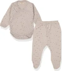 Кстати в Израиле конвертов нет. Детей из роддома выдают в штанах и в рубашке. Или в комбензоне