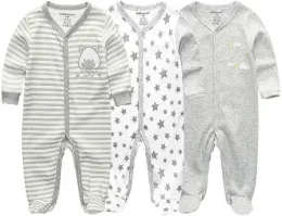 Кстати в Израиле конвертов нет. Детей из роддома выдают в штанах и в рубашке. Или в комбензоне