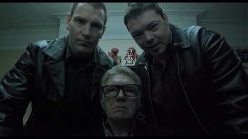 Москвич избил манекен и отобрал у него пиджак