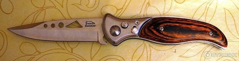 Я за двести рублей купил в "Магните" ножик выкидной, типа такой, полезная штука, уровень считается кухонного ножа, но воткнуть его в тушку раз плюнуть. Валяется в сумке, я им провода зачищаю и грибы собираю. Просрать не жалко.