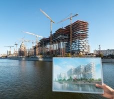 В Москве, на набережной Тараса Шевченко,
сейчас дом на курьих лапках строят.

Тот корпус, что с земли - нормально пошел.
А те, что с лапками - до сих пор лапки строят.
