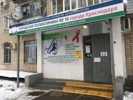 Да здания как здания ,по мне вот это больше ужаса наводит(я к этой поликлинике прикреплен).  Мне только спросить, я к медсестре, я тут стояла за ней, а они за ней и она зашла уже, следующая я!