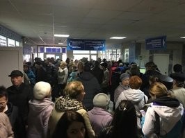 Да здания как здания ,по мне вот это больше ужаса наводит(я к этой поликлинике прикреплен).  Мне только спросить, я к медсестре, я тут стояла за ней, а они за ней и она зашла уже, следующая я!