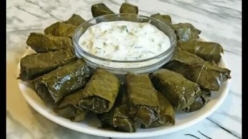 Почти готовая долма.Долма   традиционное восточное блюдо, которое представляет собой сочную мясную начинку с рисом, завернутую в виноградные листья.